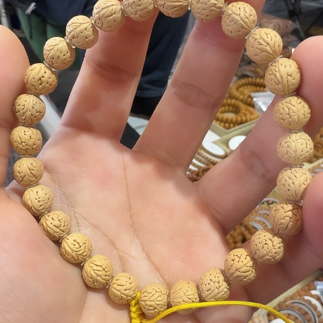 胡***诌桃核吊坠桃核手持尺寸9左右桃核大姐