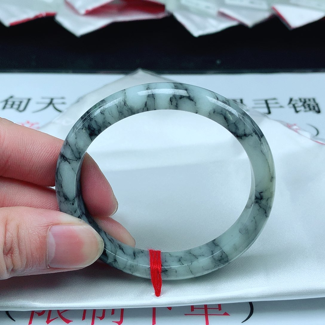 翡翠手镯未镶嵌圈53贵