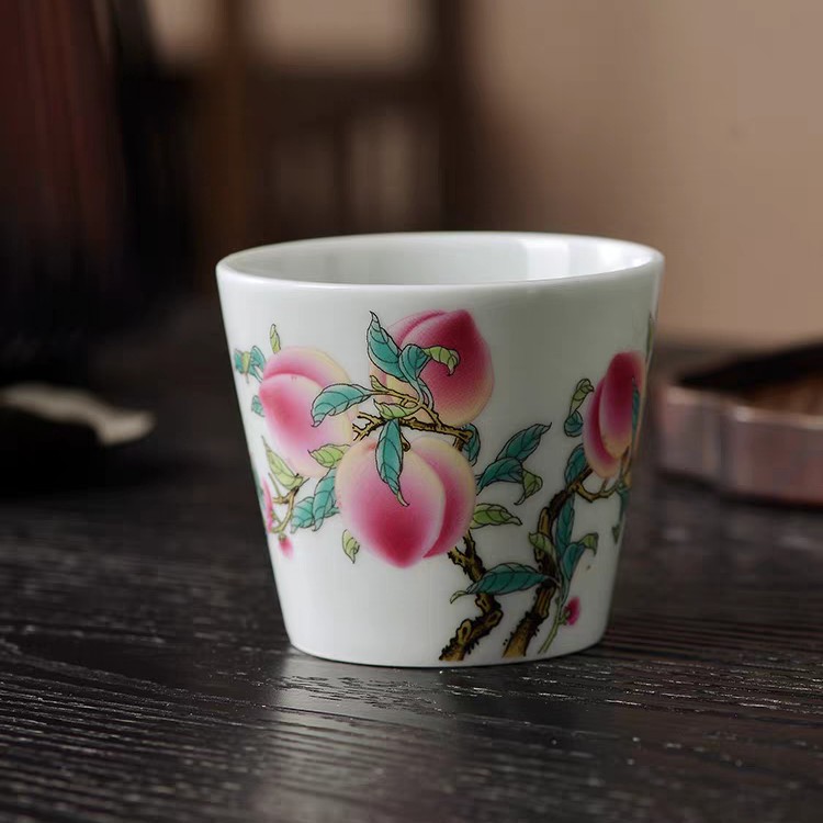 景德镇手工手绘粉彩蟠桃献寿高端陶瓷茶具直筒杯主人杯120CC左右