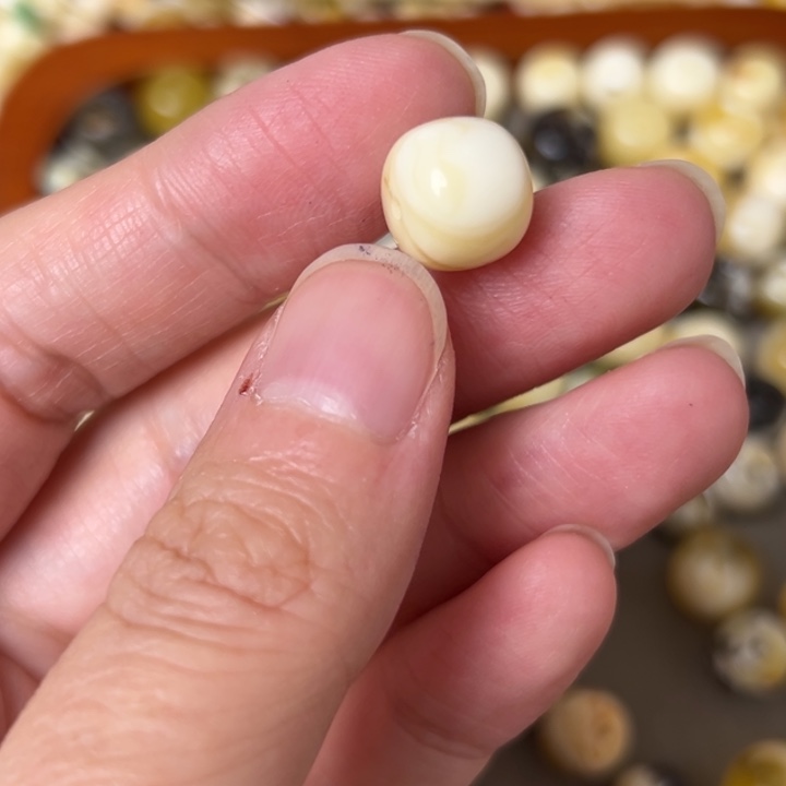 蜜蜡未镶嵌裸石11mm一个