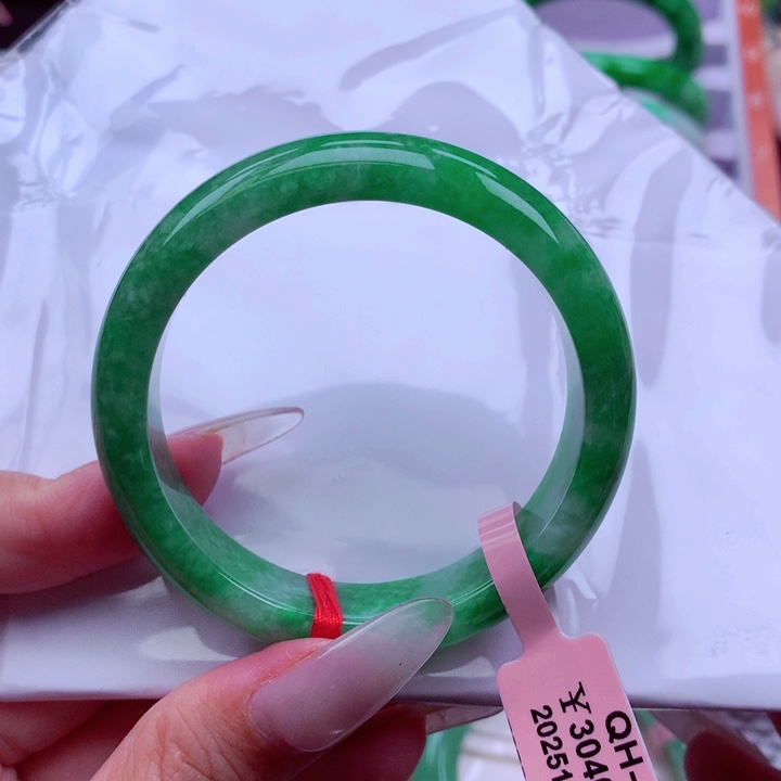 翡翠未镶嵌手镯翡翠