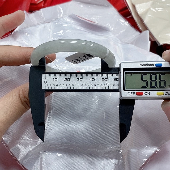 翡翠手镯未镶嵌292          