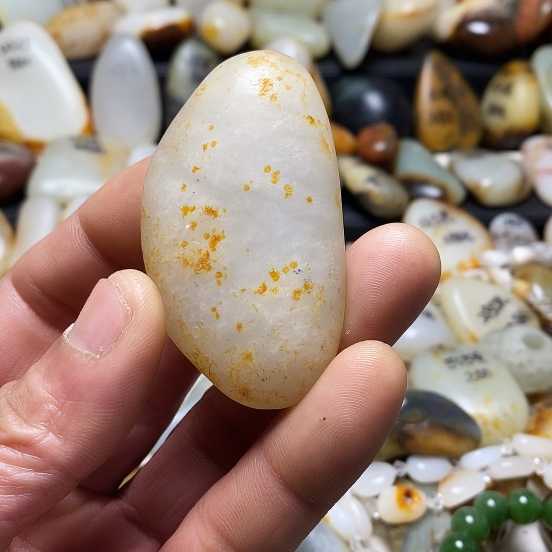 和田玉颈饰未镶嵌吊坠