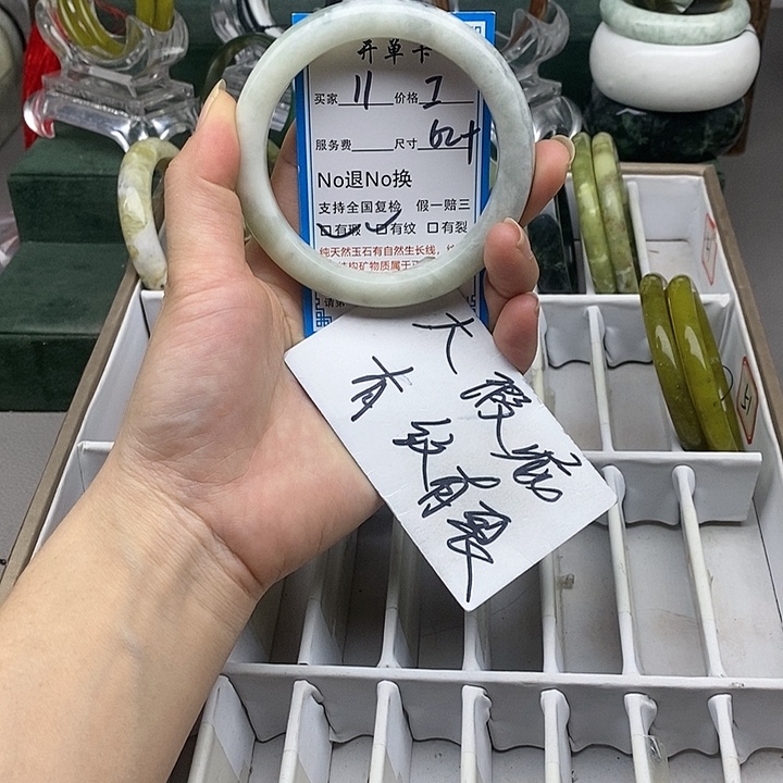 蛇纹石玉未镶嵌手镯