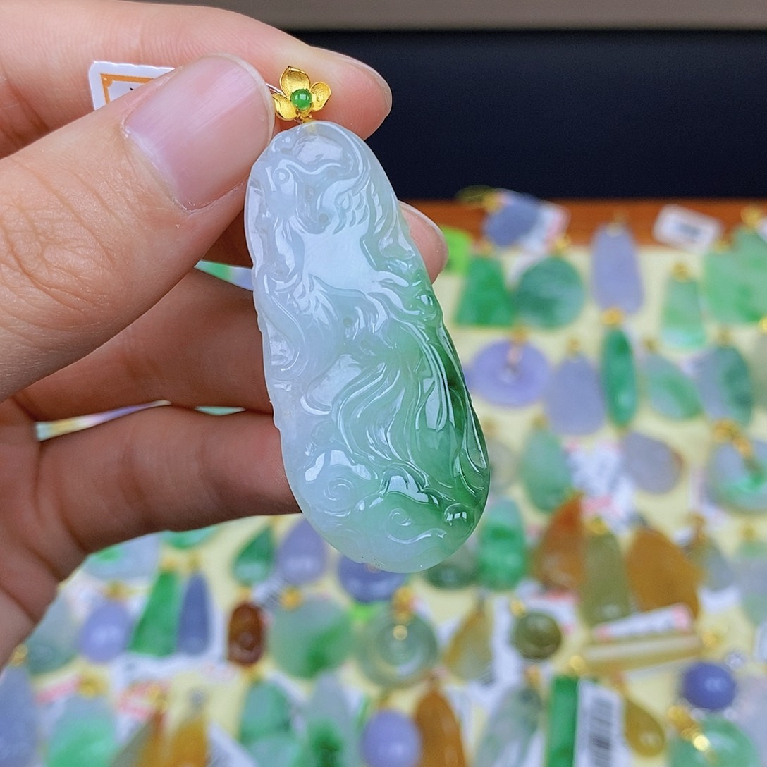 翡翠颈饰18K金镶嵌翡翠