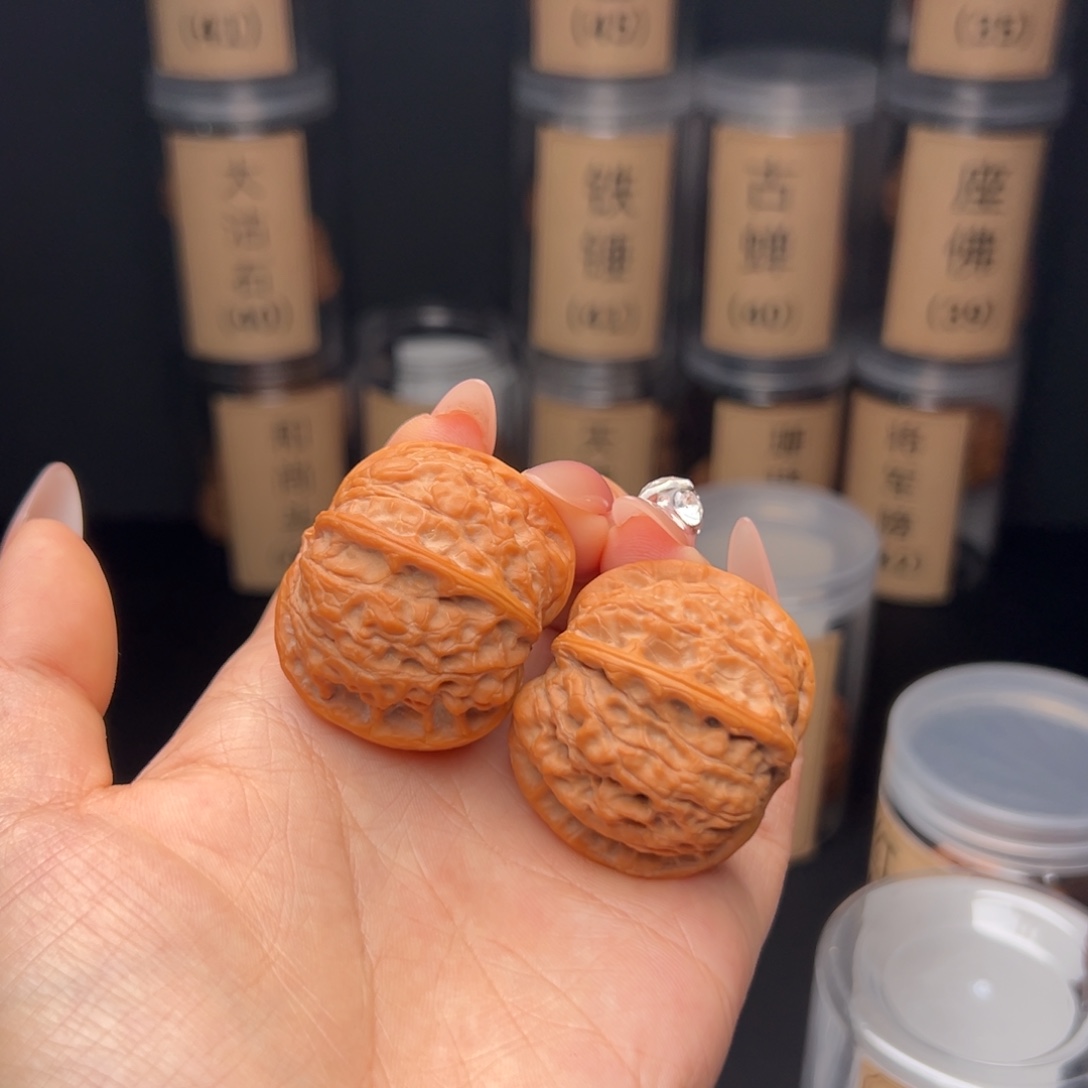 漆***鑫文玩核桃吊坠四棱