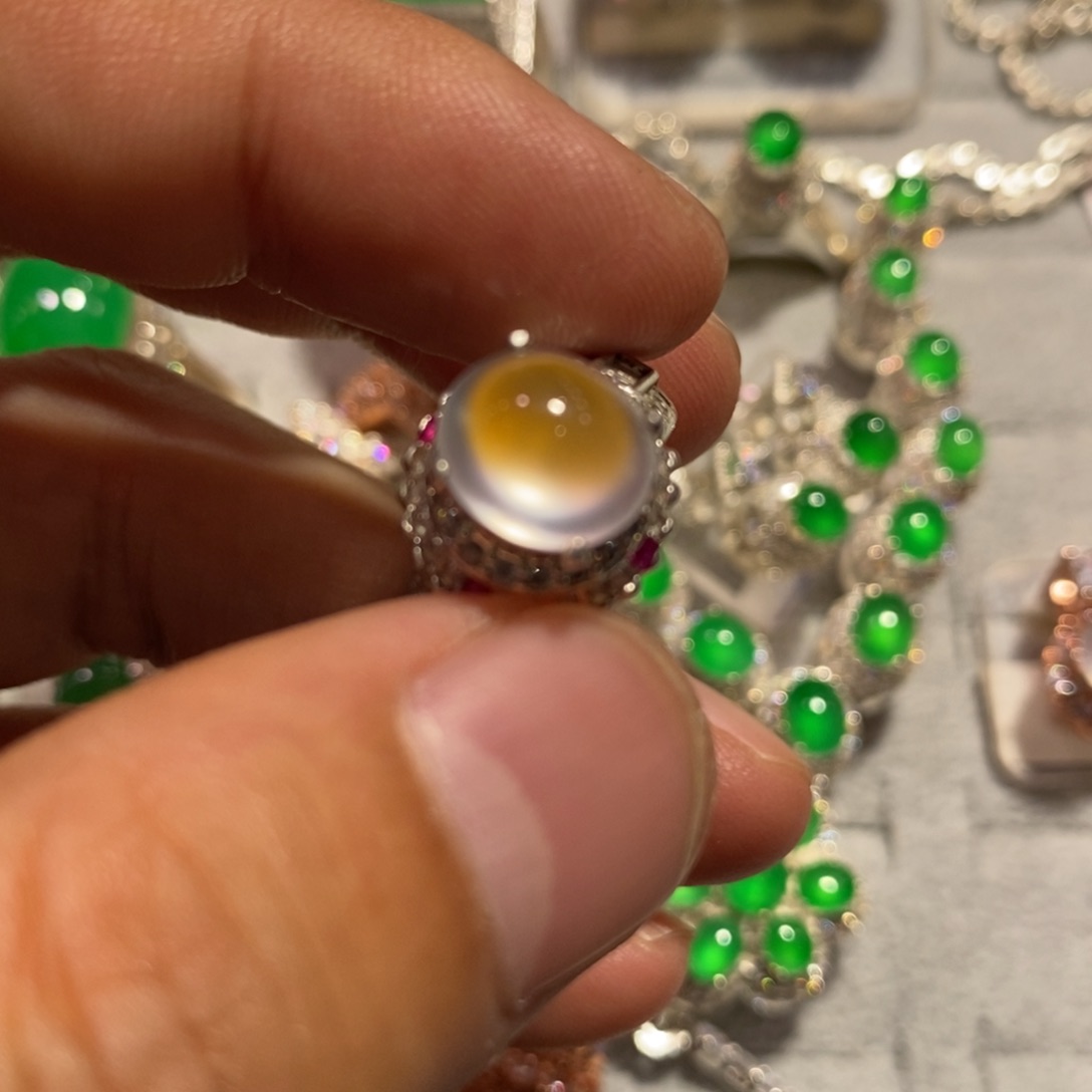 定制翡翠未镶嵌玻璃种茅台白9.75mm