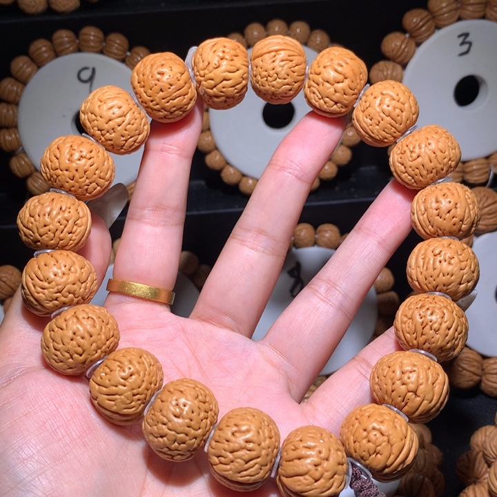 不***。桃核手串矮壮磨盘