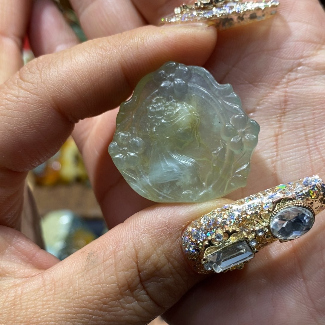 蛇纹石玉颈饰未镶嵌