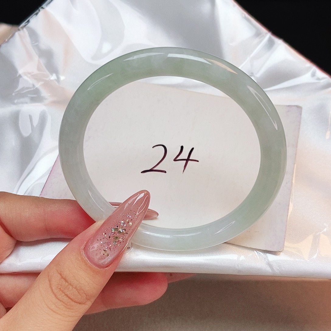 翡翠手镯（圆镯）未镶嵌恭***财圆条55.9