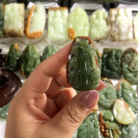 岫岩河磨玉（透闪石质玉）吊坠未镶嵌