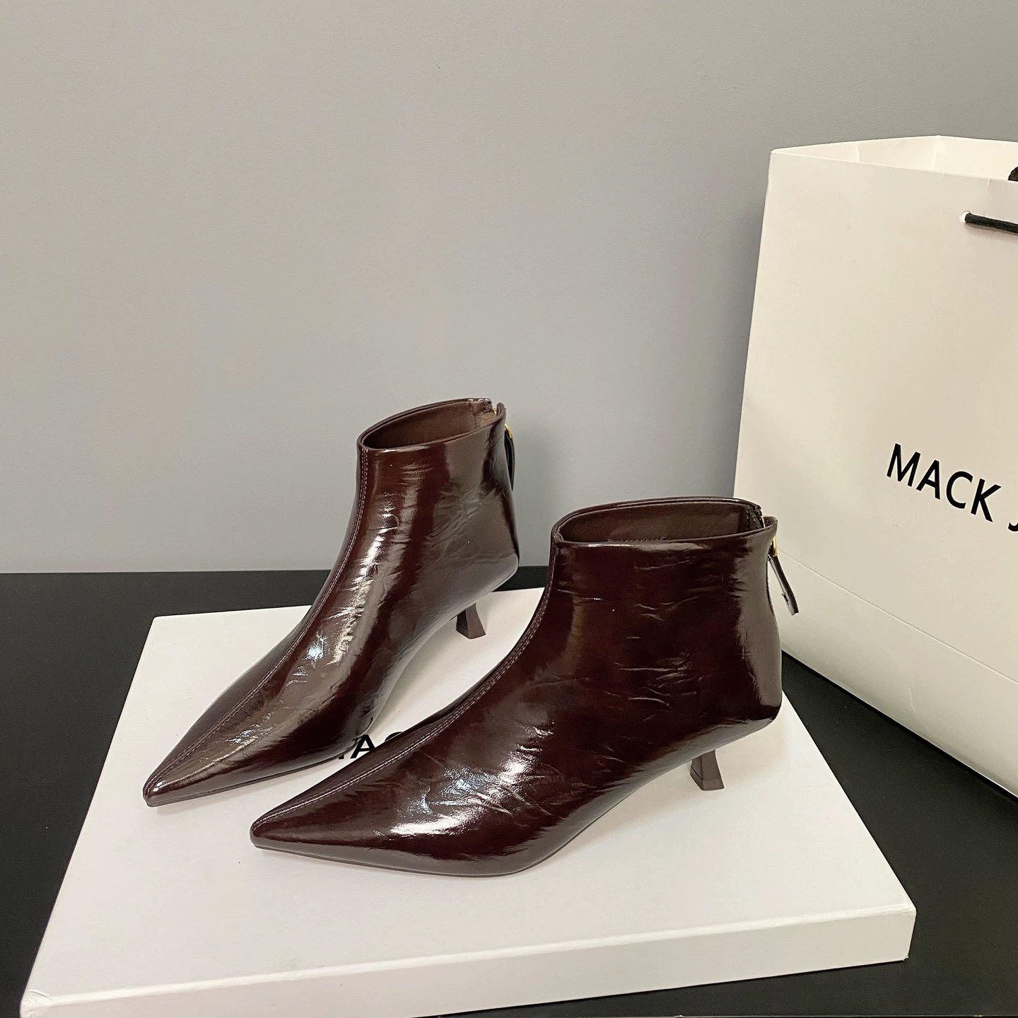 25931-11尖头细跟时尚性感短靴2025秋冬新款百搭简约低跟瘦瘦靴