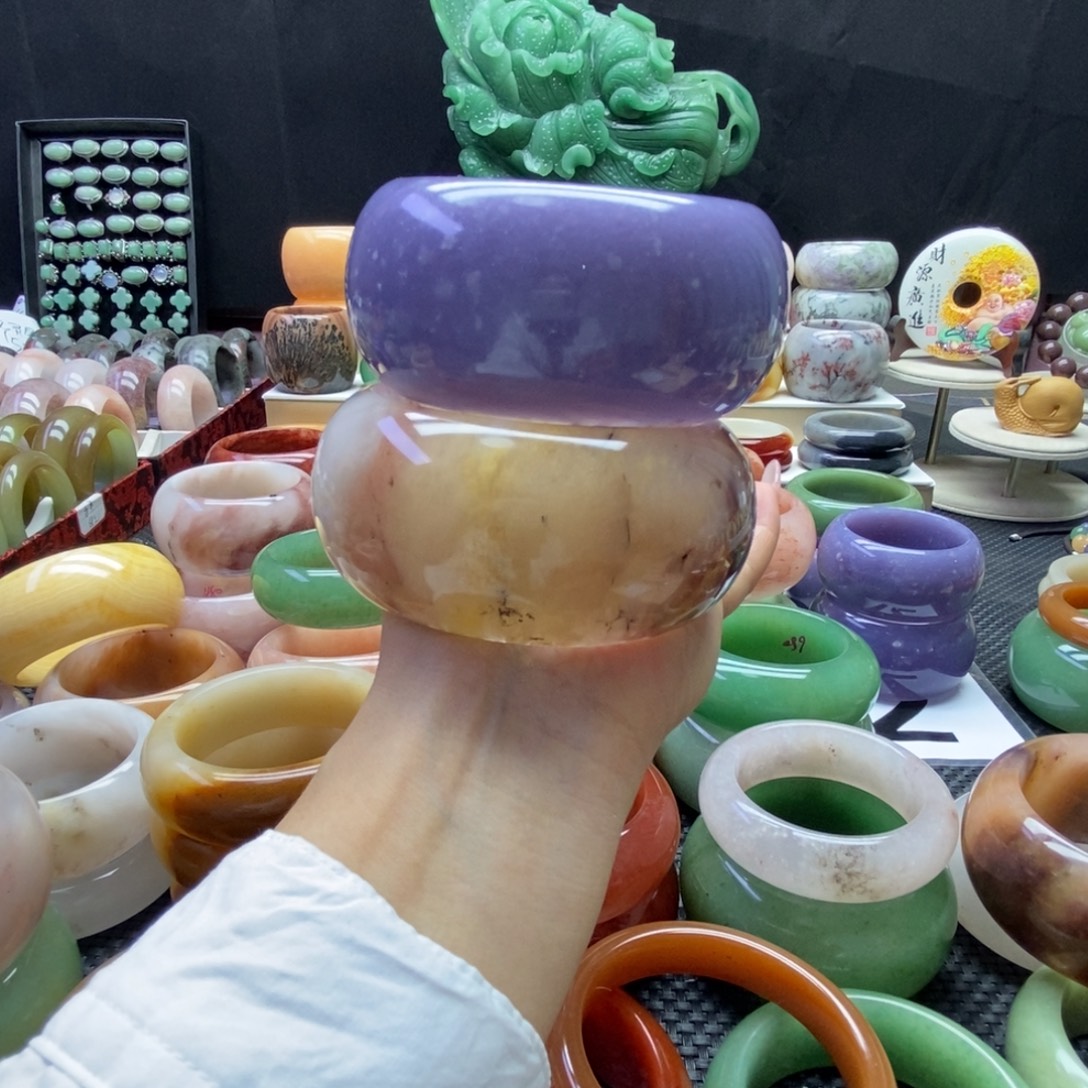 用***6石英质玉未镶嵌手镯