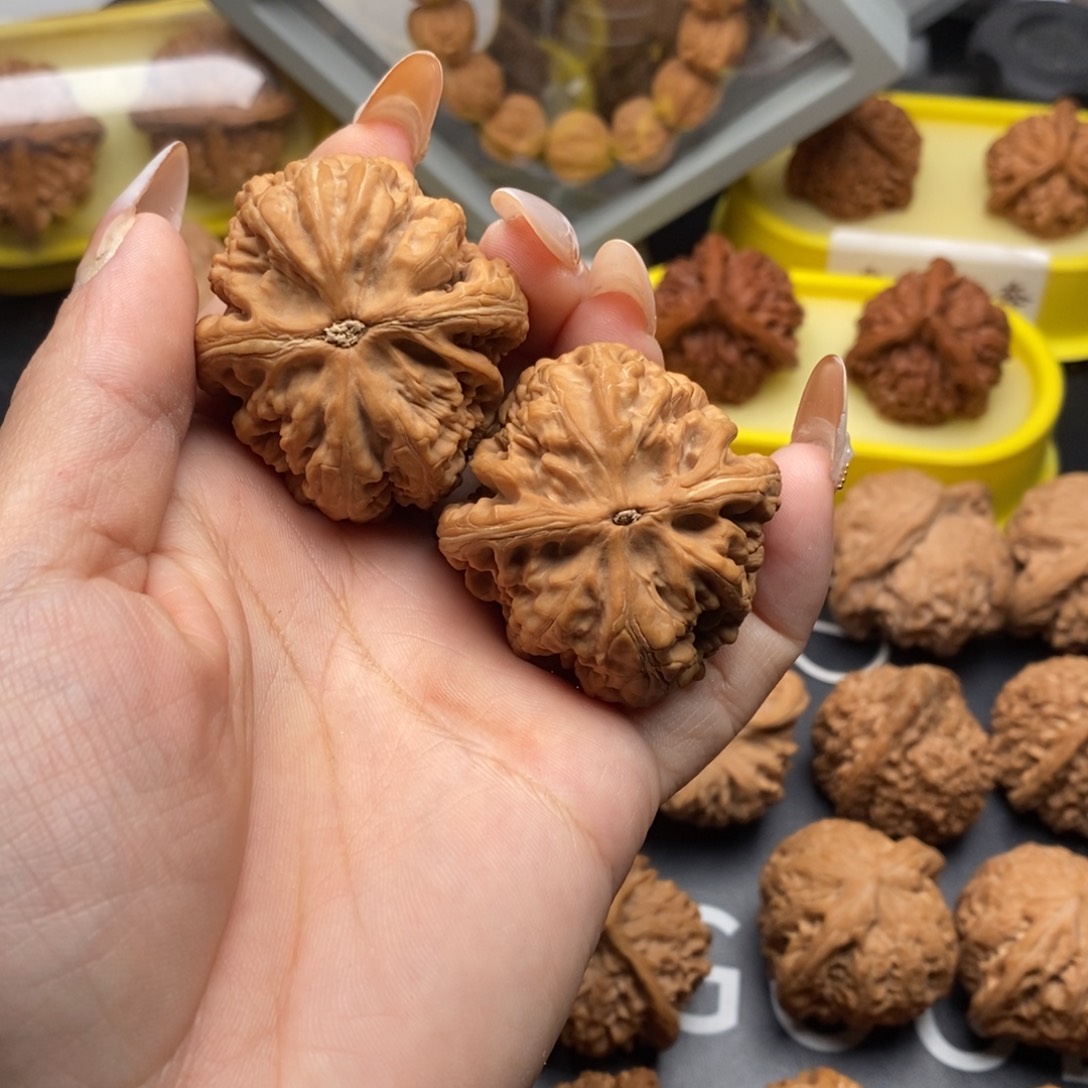 文玩核桃把件星*红锦鲤42