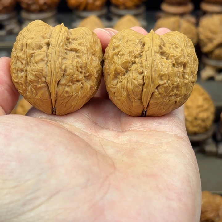 文玩核桃把件金锭子