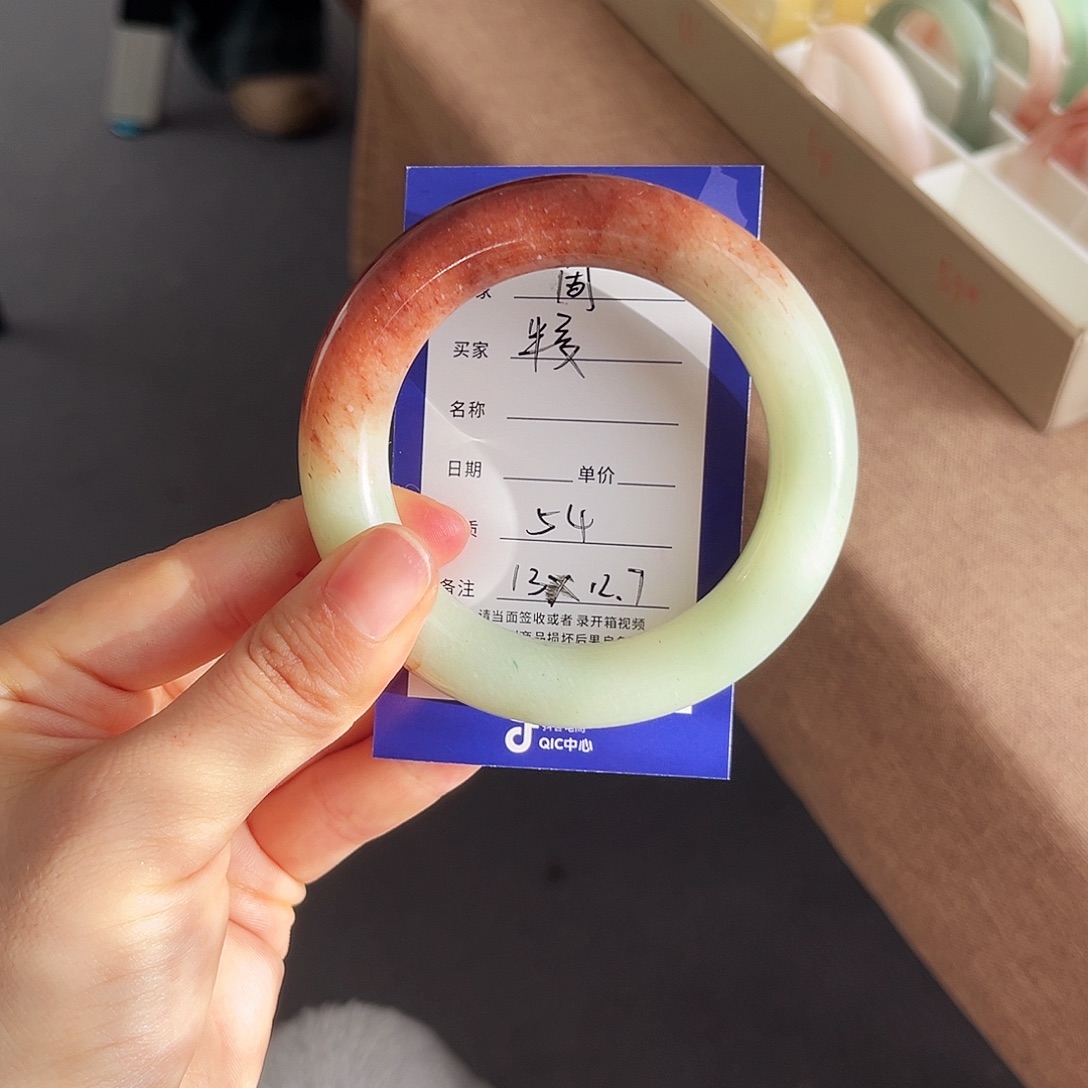 半***夏石英质玉未镶嵌手镯