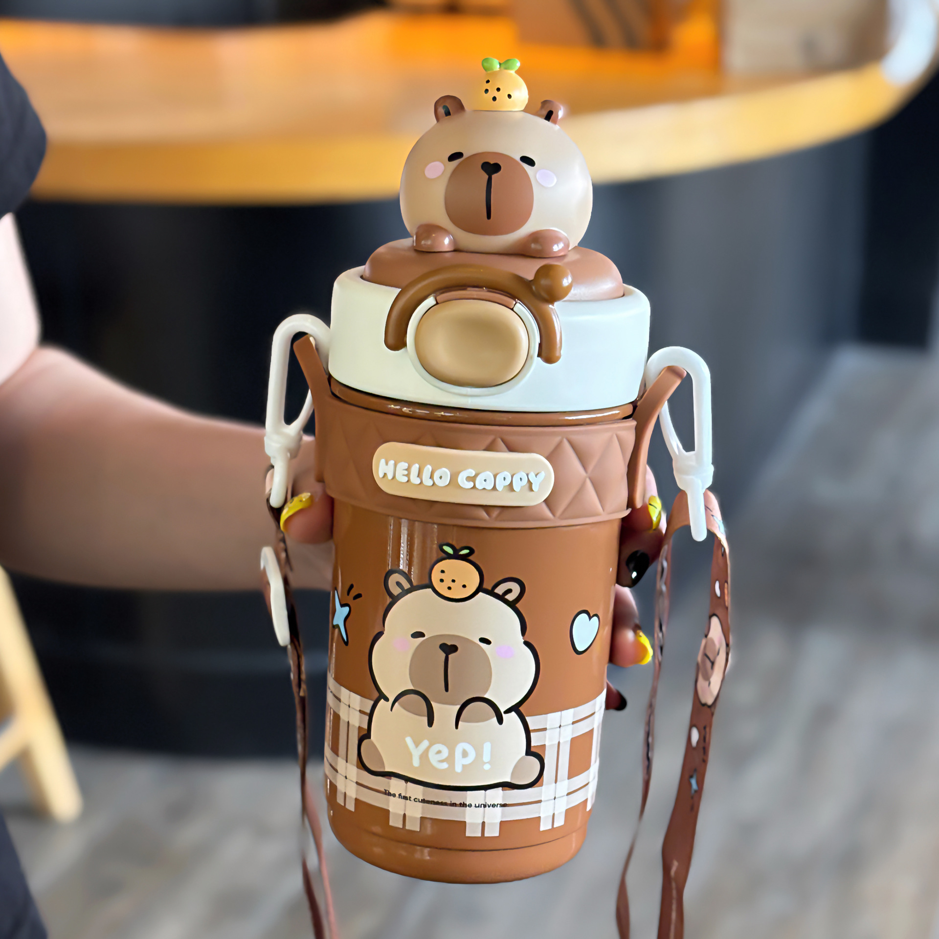 可爱卡皮巴拉点点格纹学生保温杯锁扣设计可调节杯绳硅胶吸嘴水杯