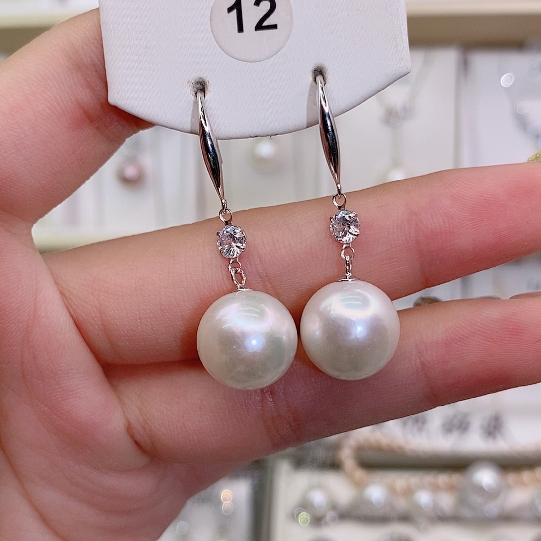 银S925镶嵌淡水珍珠耳饰懒**。