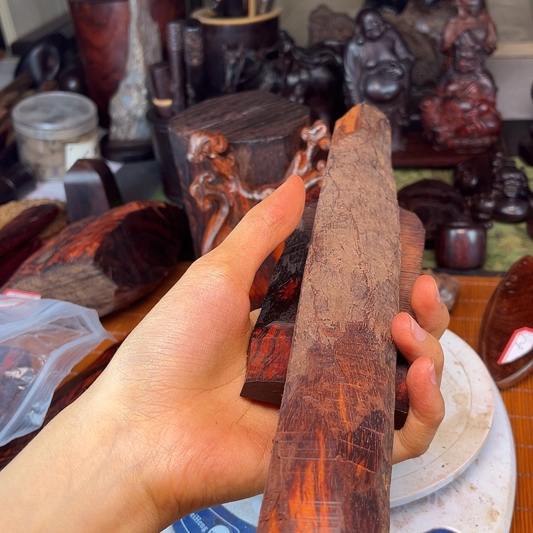 腾***…檀香紫檀（小叶紫檀）料子