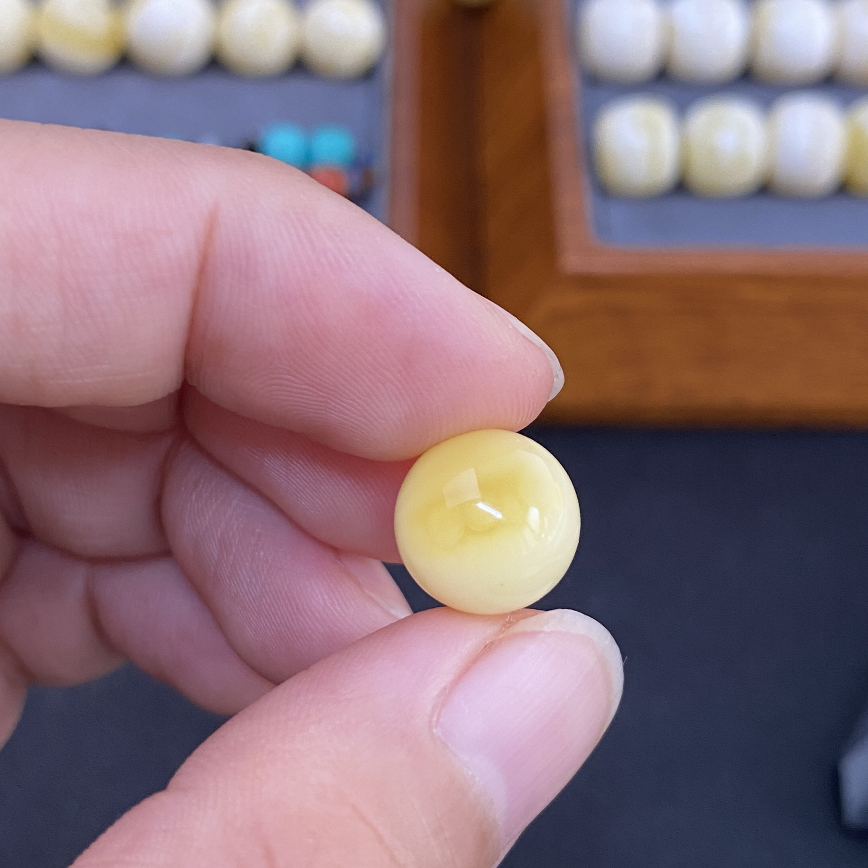11.1mm圆珠蜜蜡天然原矿俄料溶洞猴头星月核尖百香文玩配饰单珠