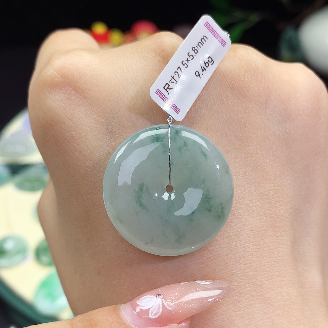 翡翠未镶嵌颈饰平安扣