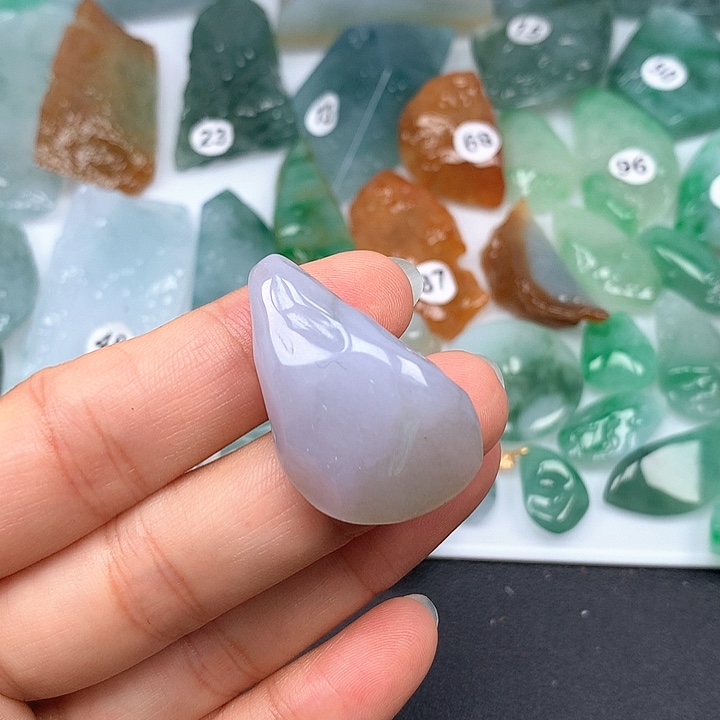 翡翠未镶嵌颈饰随型