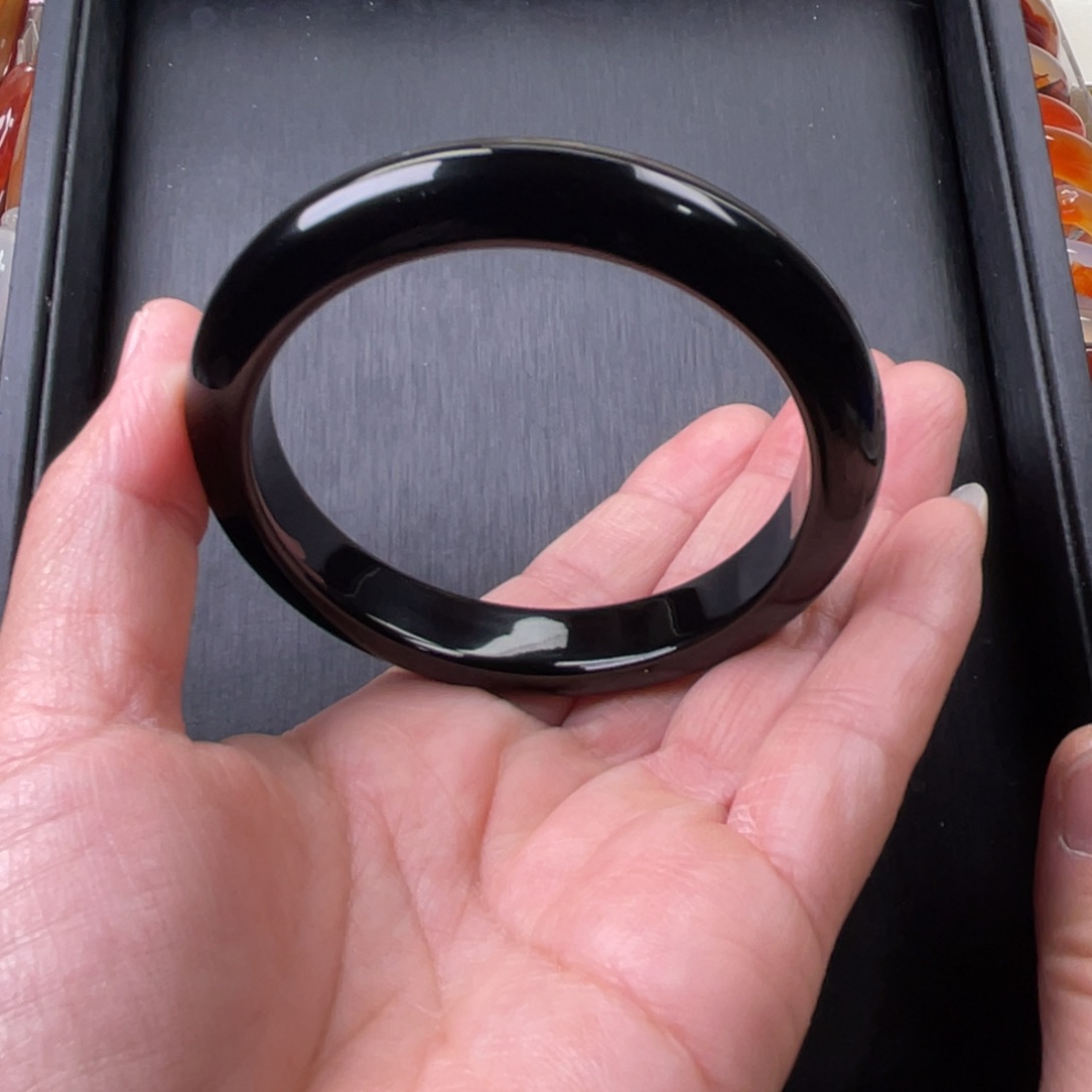 玛瑙/玉髓手镯未镶嵌你****？