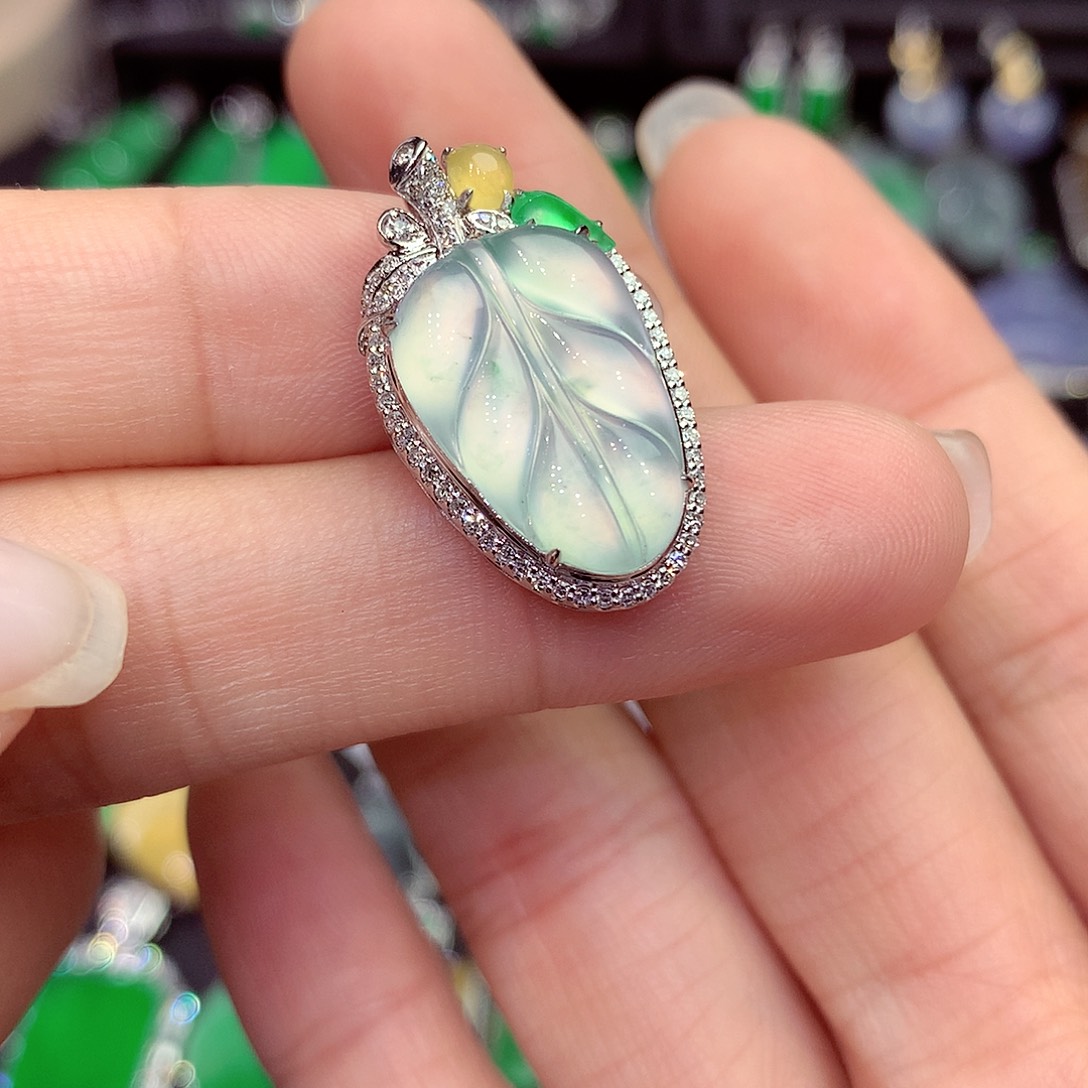 翡翠18K金镶嵌吊坠(赠链)