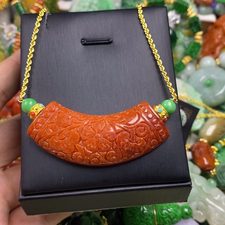 翡翠未镶嵌吊坠(赠链)