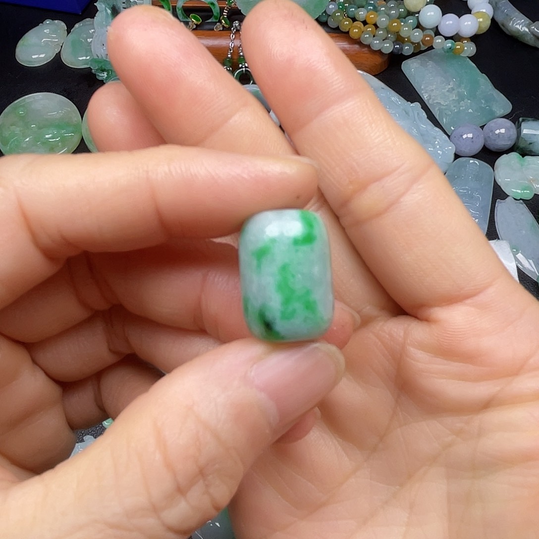 颈饰未镶嵌翡翠飞**天翡翠吊坠