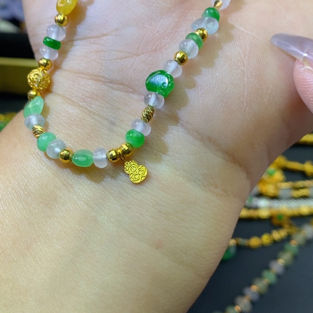 翡翠18K金镶嵌颈饰基地发货 假一赔三