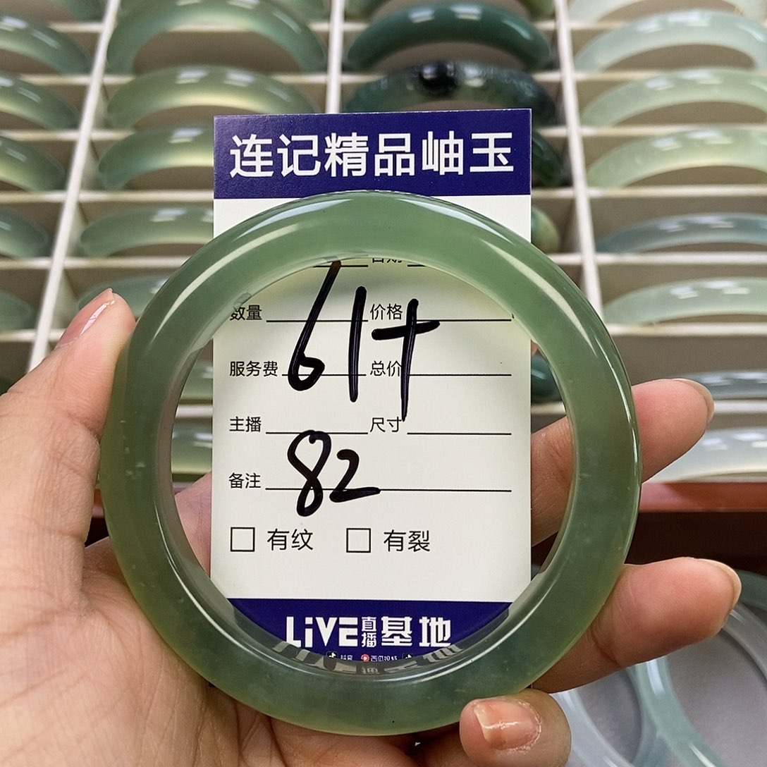 蛇纹石玉手镯未镶嵌佛****?