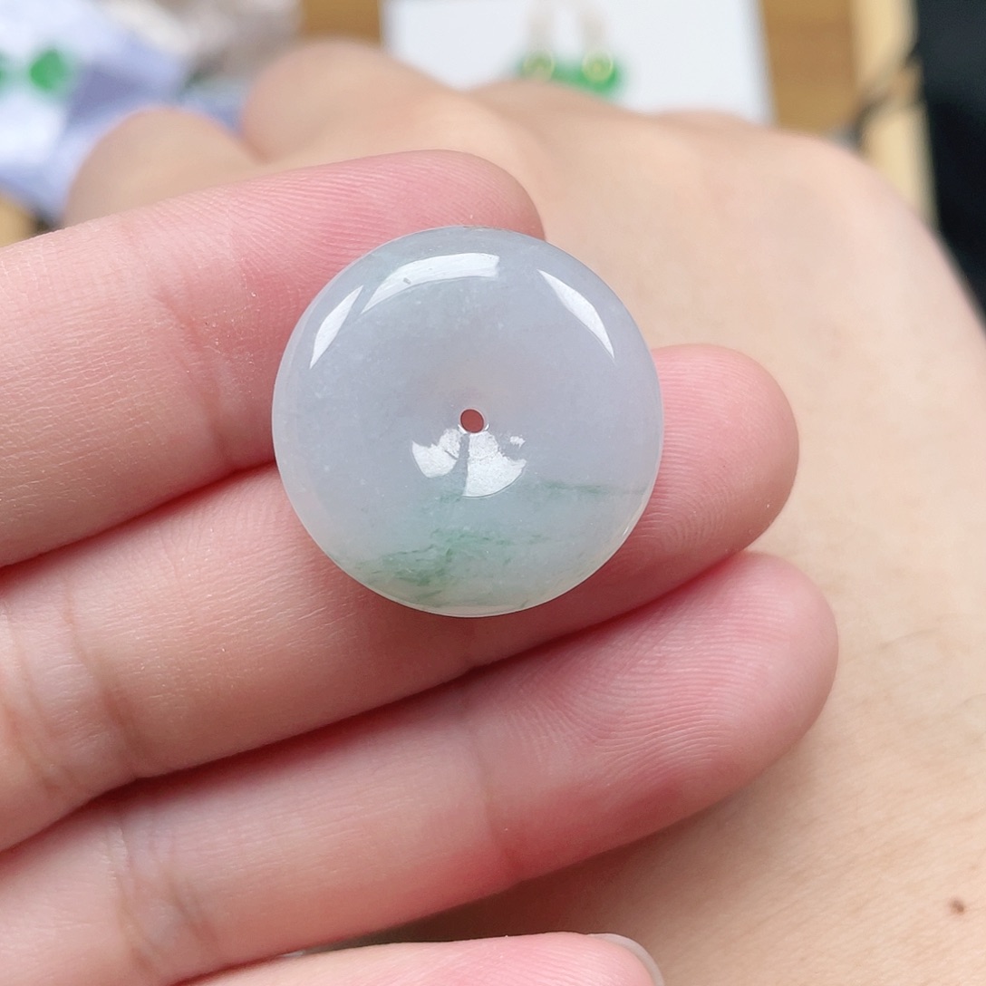 翡翠未镶嵌颈饰平安扣