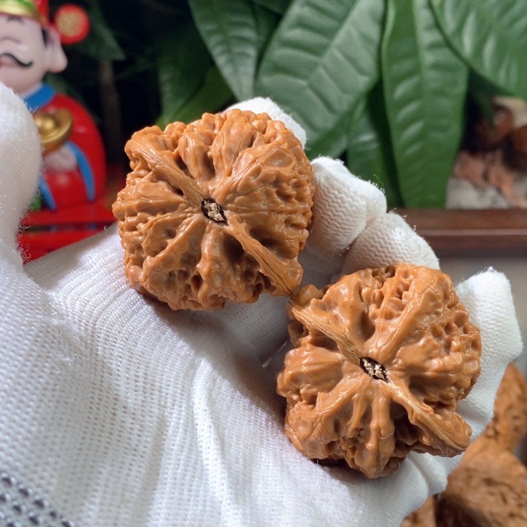 文玩核桃吊坠观音渡