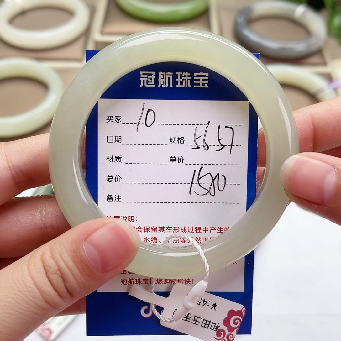 和田玉手镯未镶嵌