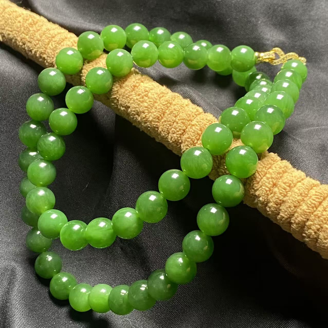 【迈越珠宝】色标和田玉碧玉项链9-10mm满色60颗珠子长链圆珠时尚