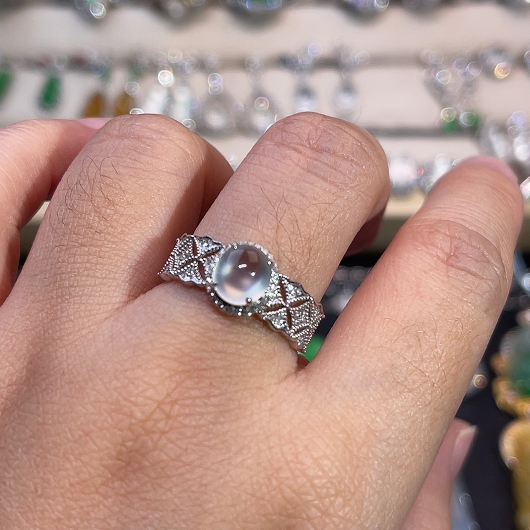 翡翠18K金镶嵌戒指玻璃种冰蛋