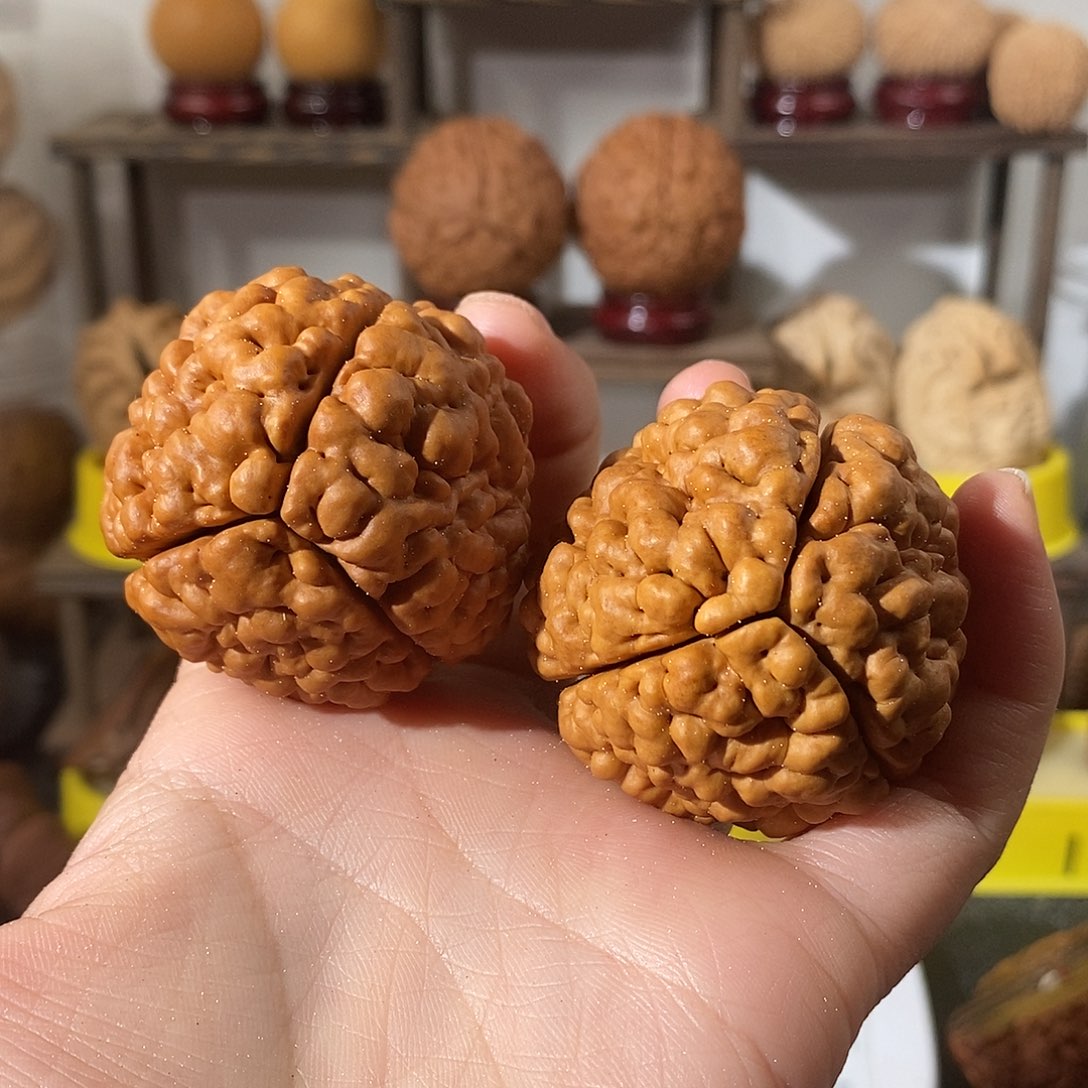 吊坠文玩核桃三瓣脑纹金刚微色爆肉4751