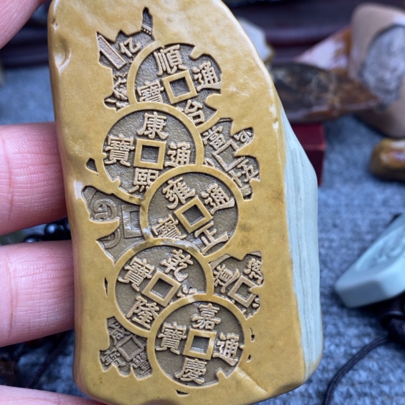 【闪购商品】淡*原石雕刻手把件