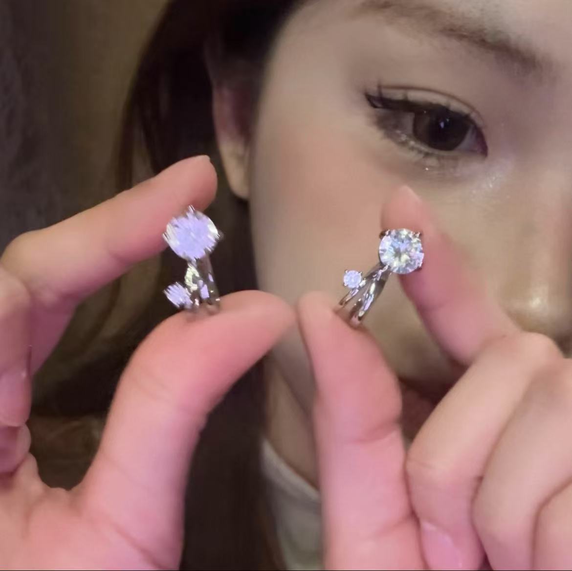 铜合金耳饰 小灯泡闪锆耳骨夹无耳洞耳夹绝美耳饰女高级感耳环