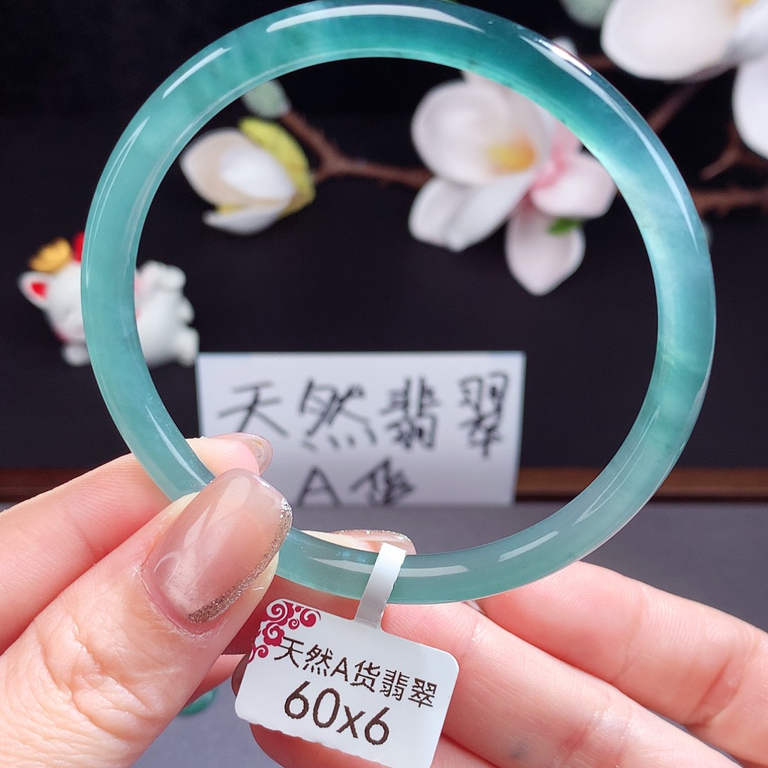 翡翠手镯（圆镯）未镶嵌