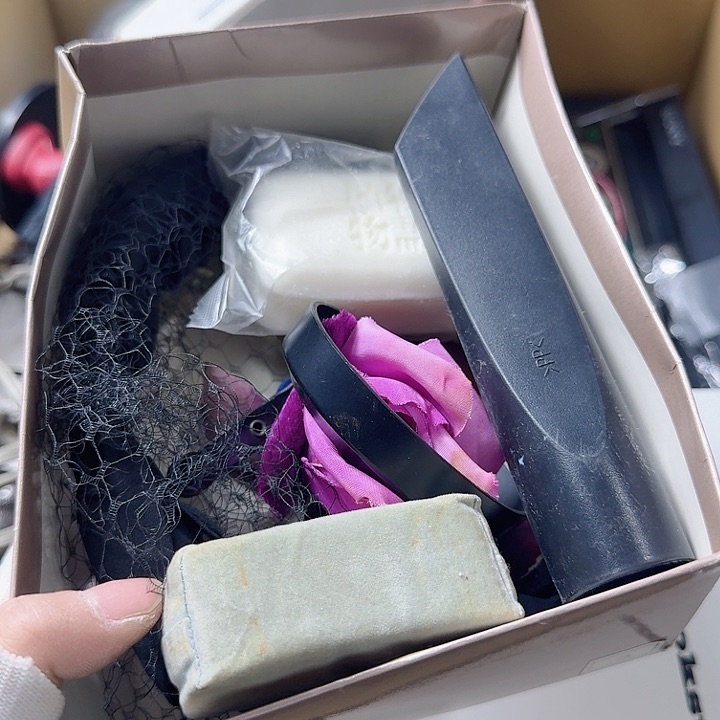 ,****酒中古商品，瑕疵品，不保好坏。227