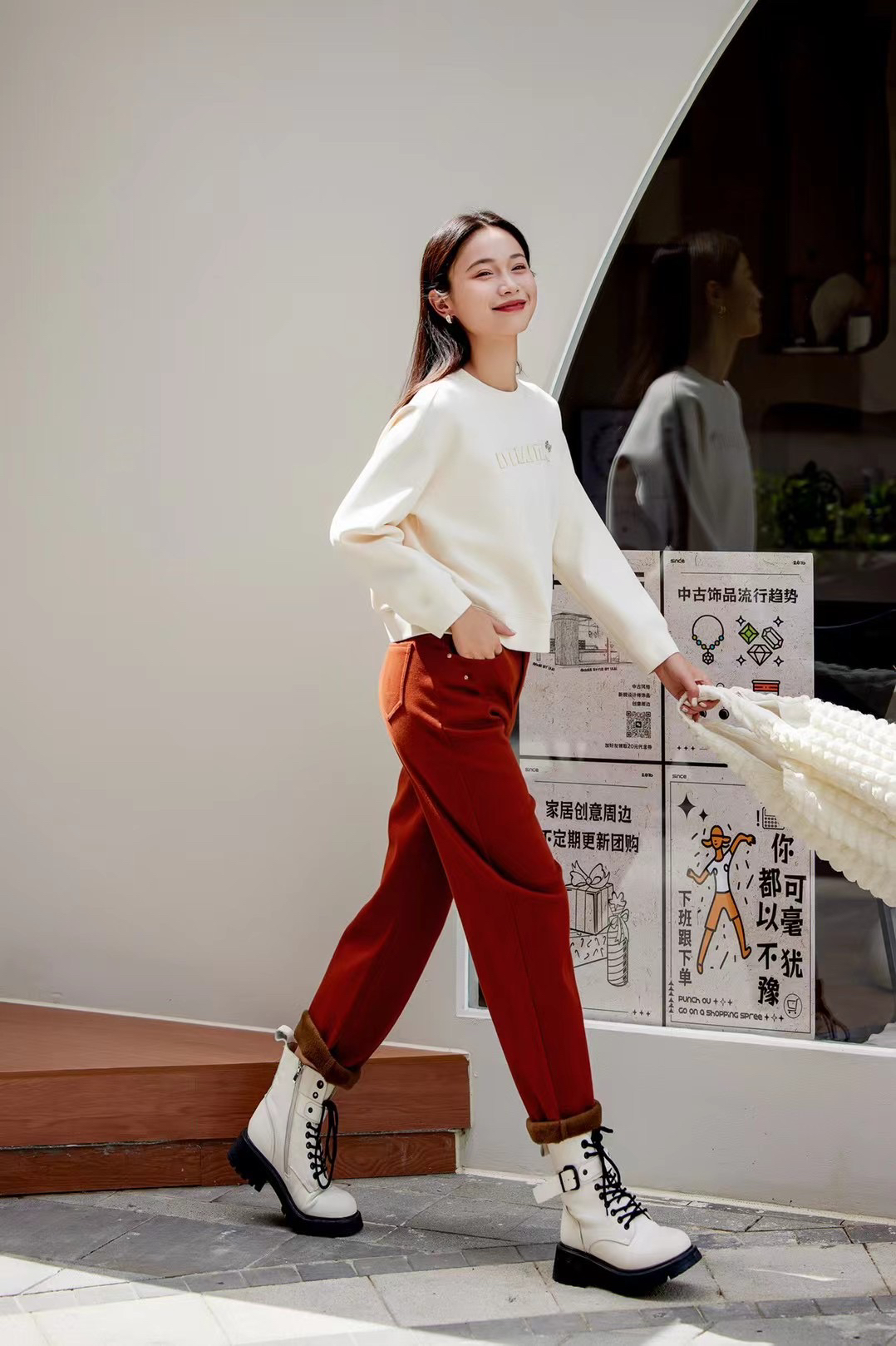 浩洋国际米白色短款星空卫衣