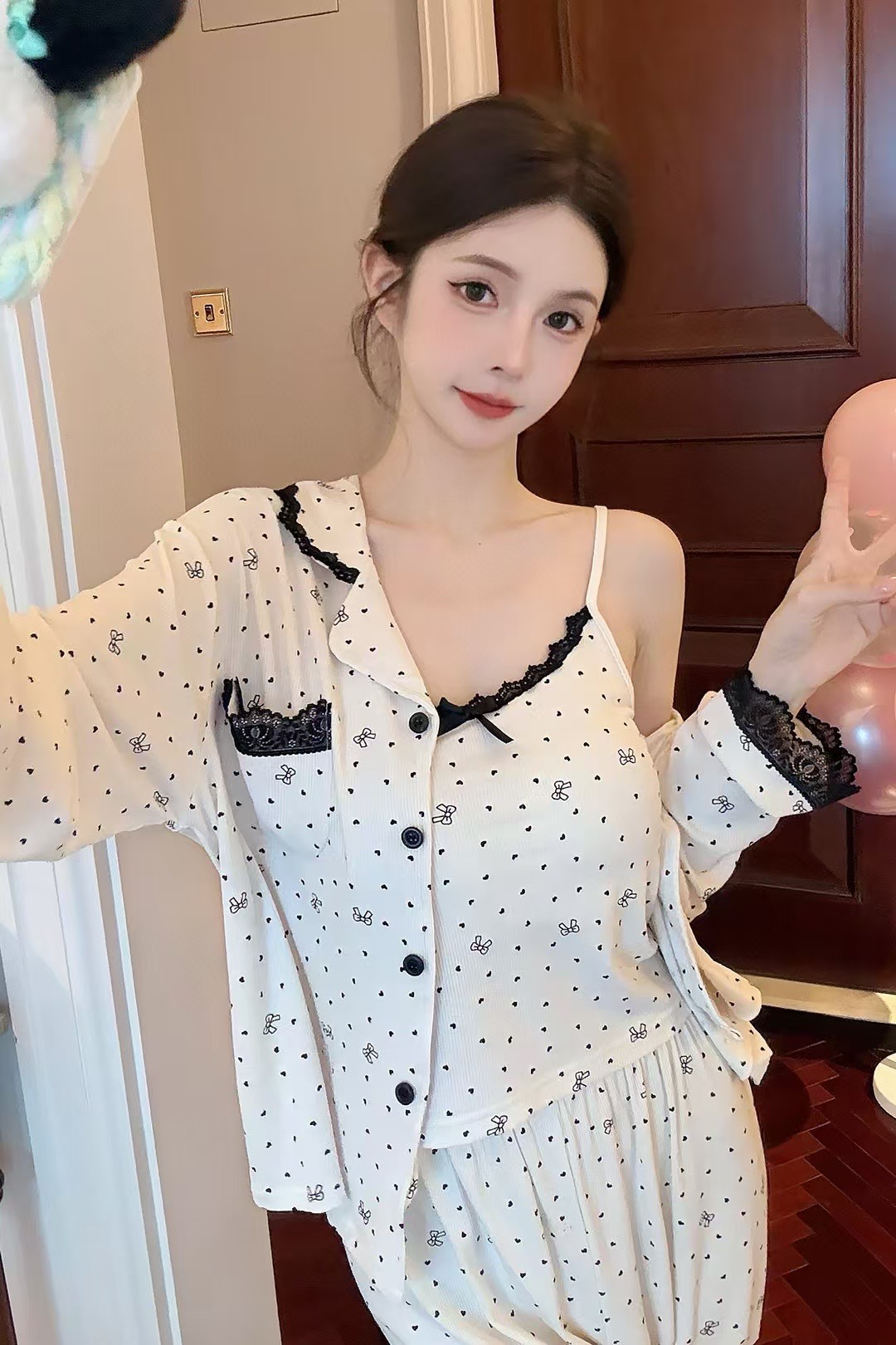 睡衣女春秋季莫代尔棉性感吊带长袖三件套装带胸垫2025新款家居服