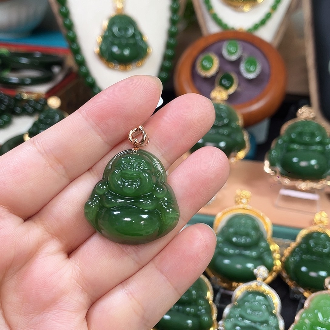 和田玉18K金镶嵌颈饰阳绿佛公30