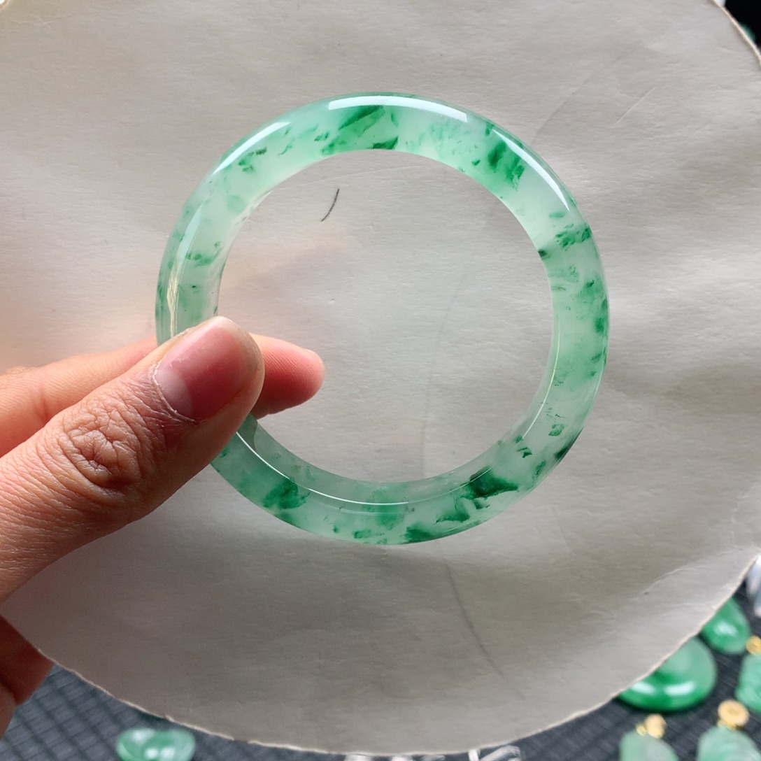 石英质玉手镯未镶嵌