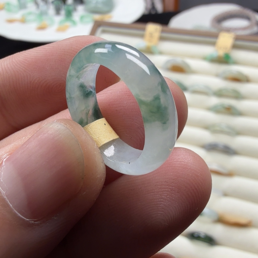 翡翠未镶嵌戒指冰飘绿12码