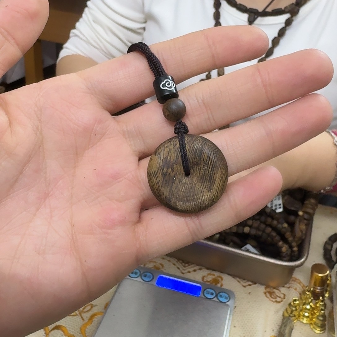 沉香木吊坠白棋平安扣 3 克多样性发一