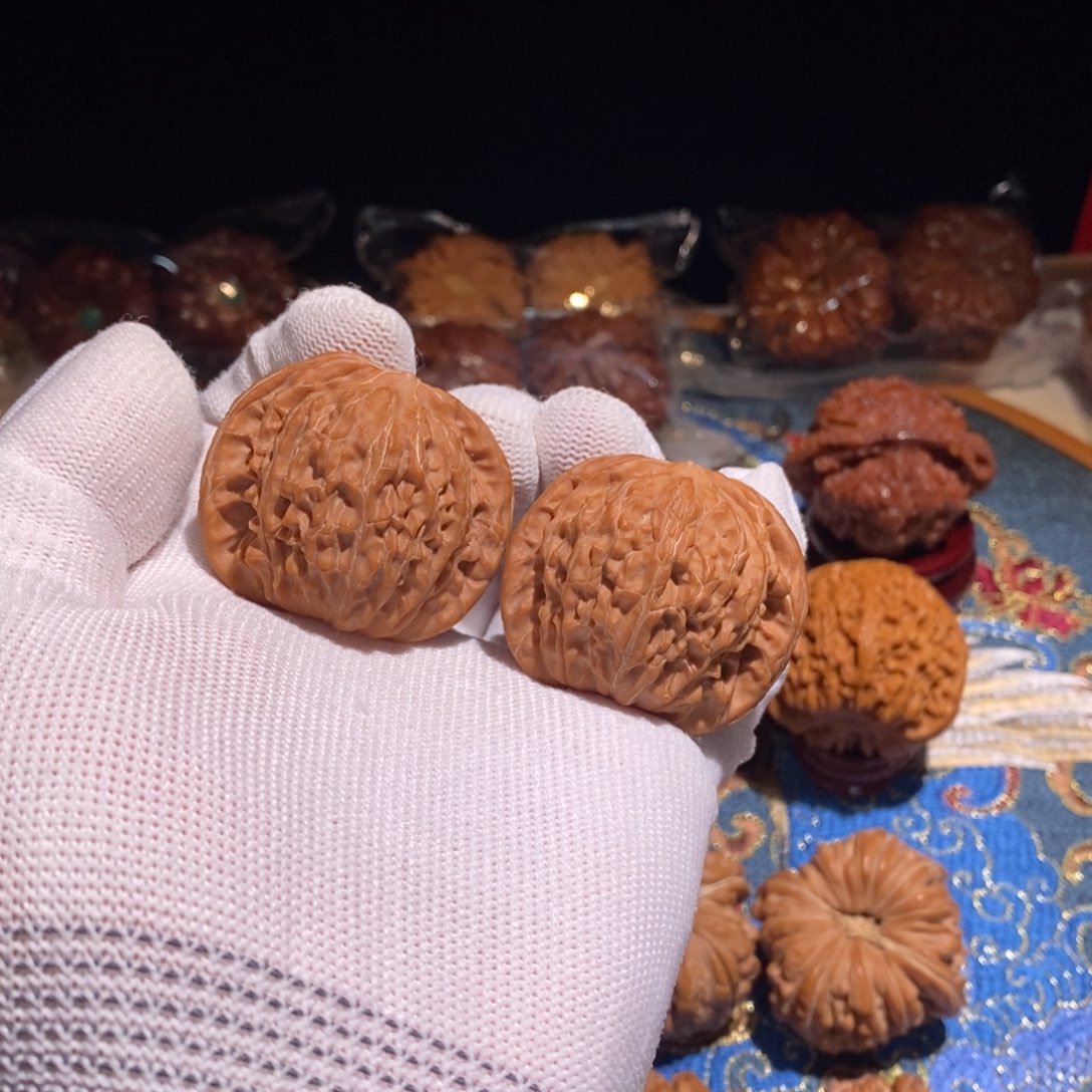 X***c文玩核桃吊坠磨盘