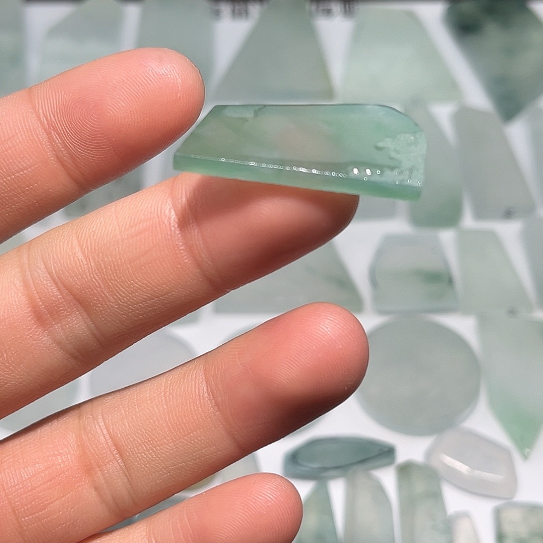 翡翠未镶嵌颈饰67888